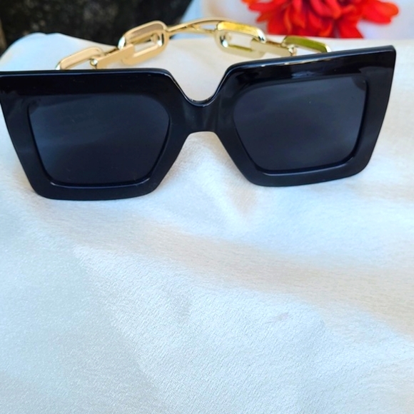 Square Sunglasses. Chain Temple UV Protection Sunglasses. Photos taken by me - Picture 11 of 11